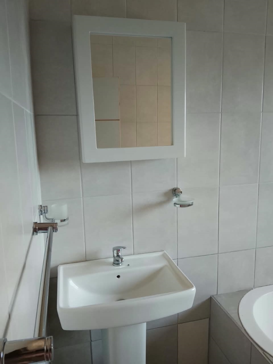 To Let 4 Bedroom Property for Rent in Sidwadwa Eastern Cape